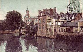 Les rives de la Touques et l'église Saint-Désir au début du XXe siècle.