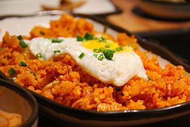 Kimchi-bokkeum-bap, popular na maray na Koreanong sinanlag