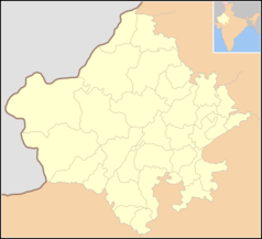 Mapa konturowa Radżastanu, na dole znajduje się punkt z opisem „Udajpur”
