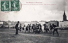 Les sports à Toulouse : un match de rugby sur la prairie des Filtres - une prise ballon.