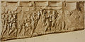 Trupe romane în marș; Plecarea restului dacilor