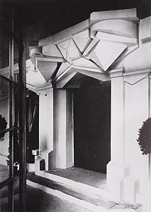 Raymond Duchamp-Villon, 1912, La Maison Cubiste (A Casa Cubista) no Salon d'Automne, 1912. Detalhe da entrada