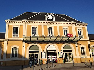 罗阿讷站的主站房