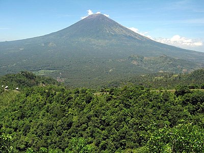 Gunung Agung dari bagian timur Bali