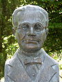 Busto de Castelao no Xardín botánico de Padrón.