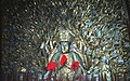 Tisíciruká Guanyin - Ve skutečnosti má celkem 1007 rukou třepetajícíc se jako plameny kolem postavy Guanyin. Každá ruka drží jiný symbol.