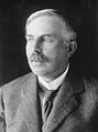 Ernest Rutherford, memperoleh penghargaan Hadiah Nobel Kimia.