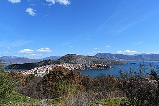 Vue de Kastoriá depuis les hauteurs de la ville.