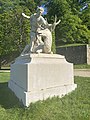 Statue de Méléagre tuant un cerf au parc Royal de Marly-le-Roi.