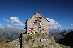 Die Erlanger Hütte von Westen