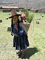 Peruaanse vrouw met kind in slendang