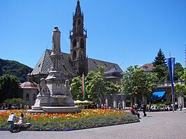 La catedral, vista desde la plaza Walther