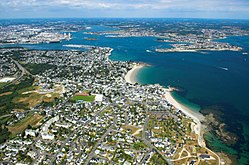 Vue aérienne de la rade de Lorient depuis le sud-ouest.