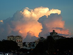Штормові хмари над Гаваною