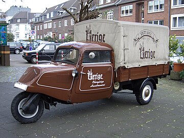 Historischer Dreirad-Lieferwagen des Uerige (aufgenommen 2005)