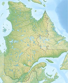 Mapa konturowa Quebecu, na dole nieco na prawo znajduje się punkt z opisem „Baie des Chaleurs”