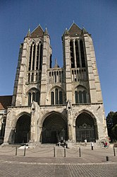 Western facade of the Cathedral of Noyon