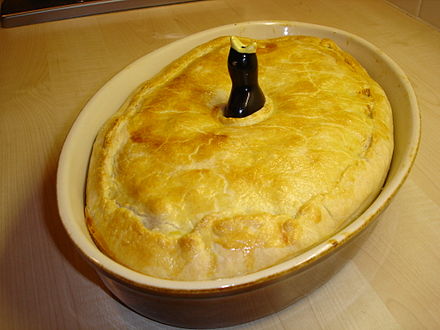 Pie de pollo con un molde con venteo ("pie bird") tradicional