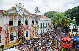 Prefeitura de Olinda com decoração carnavalesca