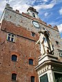 Palazzo Pretorio og statue av Datini