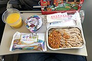 中国東方航空、国内線エコノミークラス機内食（MU5705 昆明→北京）