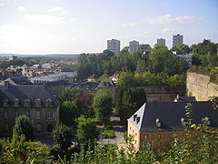 Sedan, également arrosée par la Meuse est la deuxième ville du département.