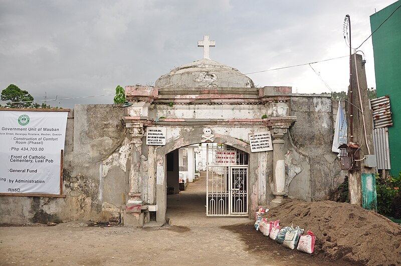 File:Mauban Old Catholic Cemetery.JPG