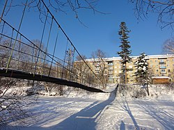 Речка Дальняя в центре посёлка.