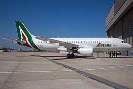 L'Airbus A320 EI-DTJ in livrea promesse dei dipendenti