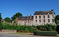 Château le long de l'Oise.