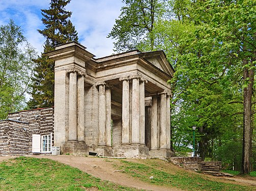 13. Портал 'Березового домика' ('Маска'), Гатчина. Автор — Ludvig14