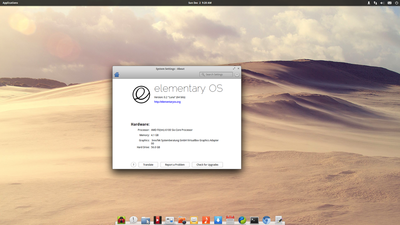 Captura de pantalla del escritorio de elementary OS 0.2 Luna, que muestra uno de los fondos de pantalla por defecto, el panel superior y la barra de aplicaciones inferior y una pantalla de Acerca mostrando información del sistema.