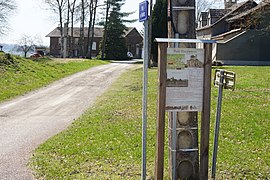 Vue éloignée du bâtiment d'extraction converti en habitation.