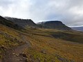 Kistufell og Gunnlaugsskarð, hægra megin á mynd.