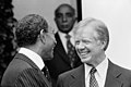 协议生效后，卡特在白宫祝贺萨达特，1980年4月8日