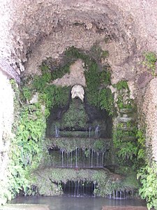 Maska šprica vodo iz Grotto Pomona
