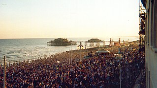 Il Big Beach Boutique a Brighton (2002), sullo sfondo il West Pier ora distrutto