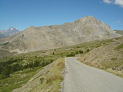 À l’ouest le sommet du Grand Aréa (2 869 m) vu dans les derniers kilomètres de l’ascension.
