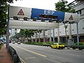 Gerbang masuk ERP di North Bridge Road. Singapura