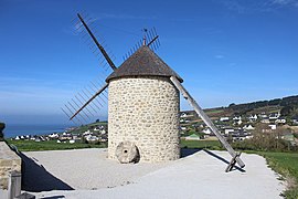 Le moulin à vent restauré de Luzéoc.