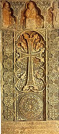 چلیپاسنگ ساخته مومیک، معمار ارمنی، ۱۳۰۶ میلادی