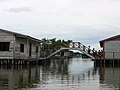Unha ponte entre palafitas en Colombia na Ciénaga Grande de Santa Marta.