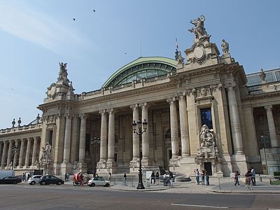 El Grand Palais (1900) tiene una fachada neoclásica que esconde una sala de exposiciones de vidrio y hierro.