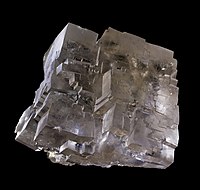 Cristallo di halite, minerale costituito da NaCl