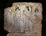 کاشی که پادشاه و همراهانش را نشان می‌دهد، 9th century BC