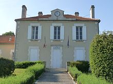 Ang Town Hall sa mga tanaman - le-pontaroux