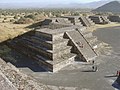 Mała piramida w Teotihuacanie