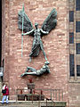 St Michael's Victory over the Devil (1958) Jacob Epstein, Kathedraal van Coventry