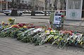Цветы в память о погибших сотрудниках Беркута