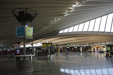 Bilbao Airport. Bilbaon lentoaseman terminaali, Bilbao, Espanja (1990-2000).